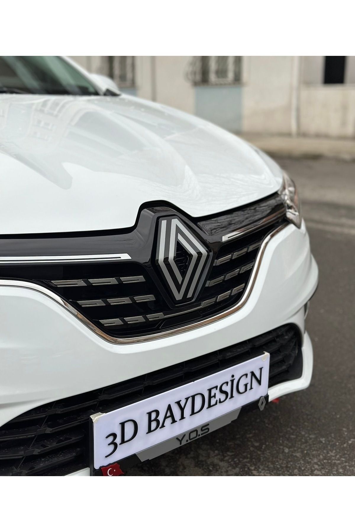 Megane 4 Yeni Ön Amblem (ORTASI DELİK)