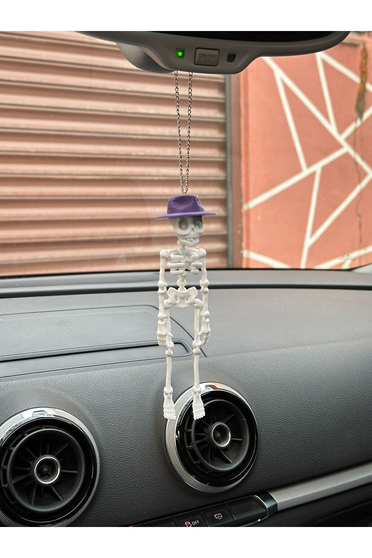 Fötr Şapkalı Iskelet Ayna Süsü( Beyaz Iskelet mor Şapka)