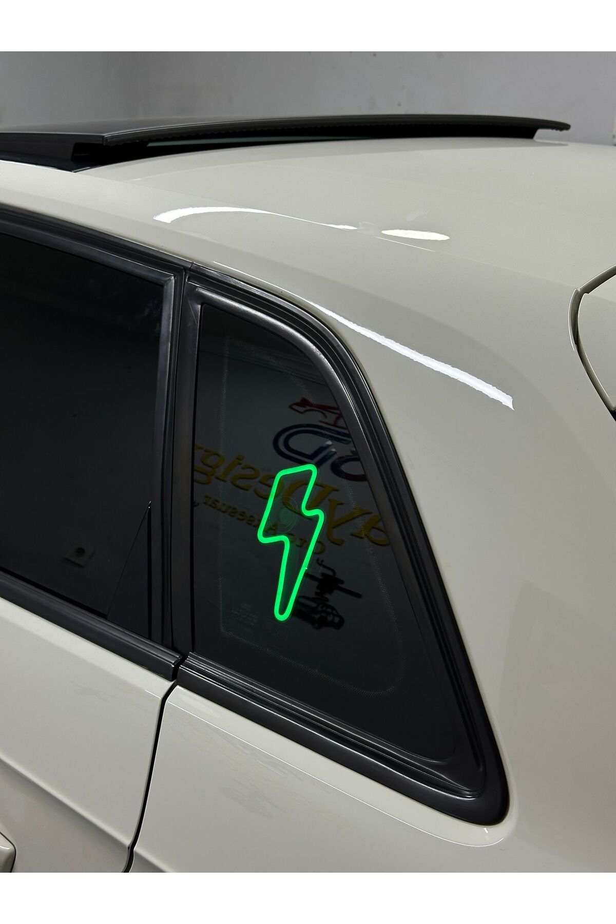 Araç içi neon led ışıklı dekor ŞİMSEK (12 volt vantuzlu YEŞİL )