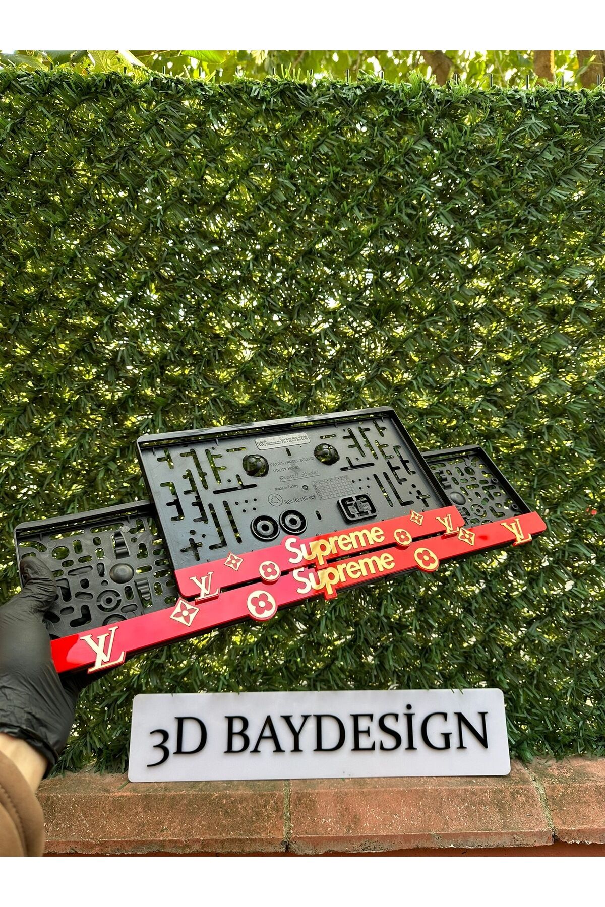 SUPREME PLEKSİ PLAKALIK 1 adet büyük 1 adet kücük