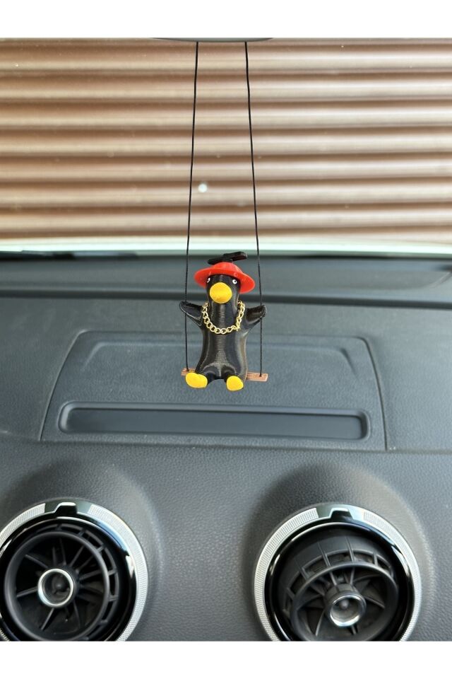 Altın Zincirli Sallanan Şapkalı Ördek Yeni Trend Dikiz Ayna Süsü (siyah Sarı Kırmızı )