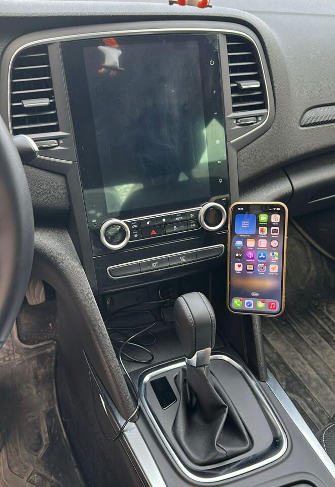 Renault Megane 4 Magsafe telefon tutucu (SADECE OTOMATİK ARAÇLAR İÇİNDİR.)