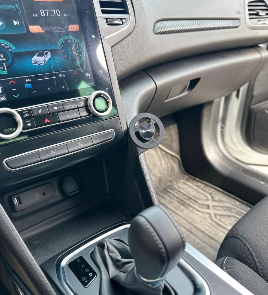 Renault Megane 4 Magsafe telefon tutucu (SADECE OTOMATİK ARAÇLAR İÇİNDİR.)