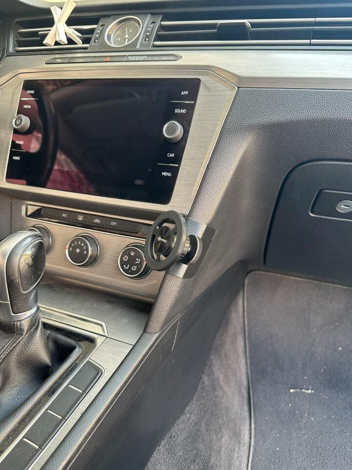 Volkawagen Passat B8-8.5 Magsafe Telefon Tutucu