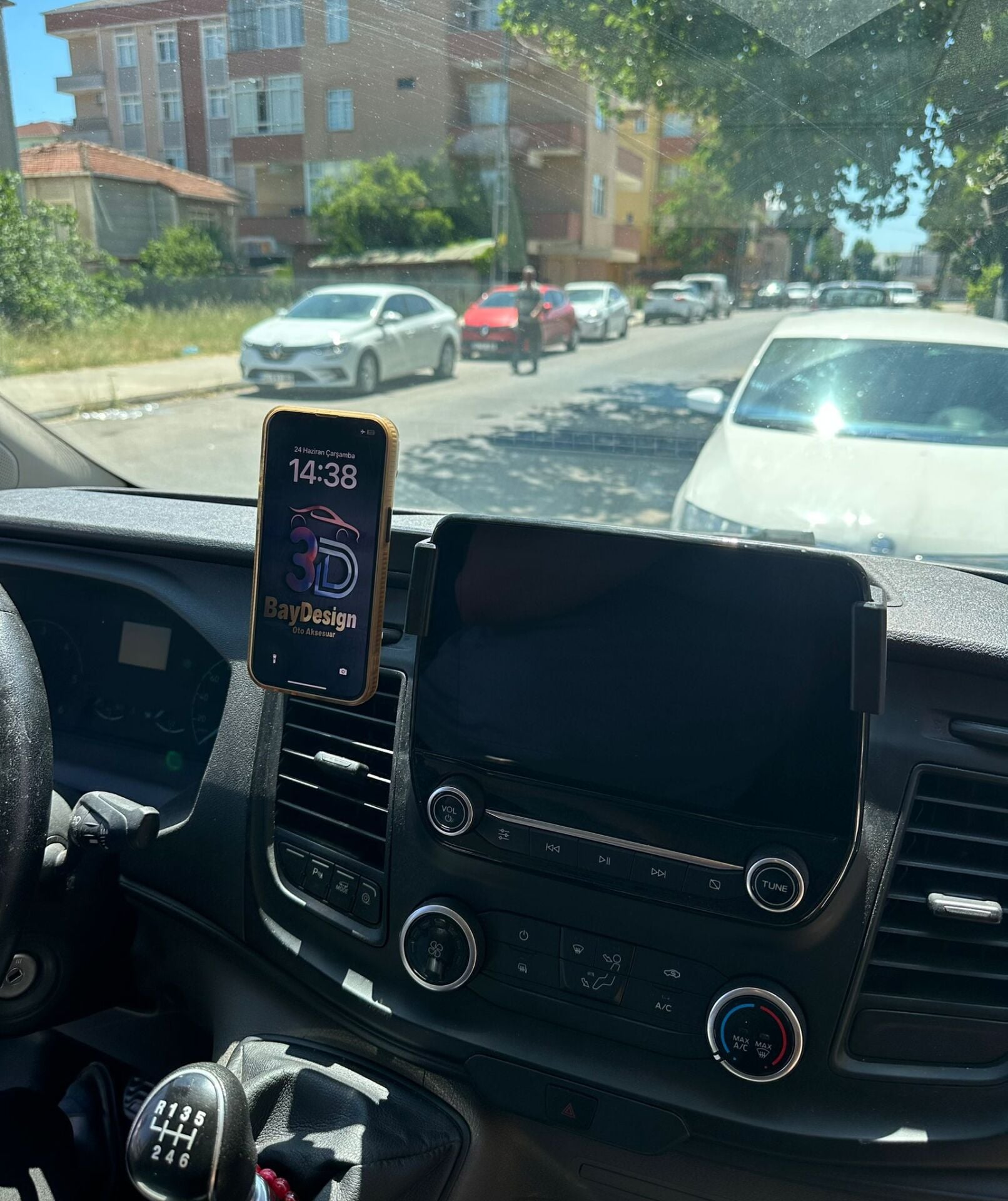 Ford Transit Custom 2018-2023 Ekranlı Modeller için Magsafe Telefon Tutucu Soldan Çıkışlı