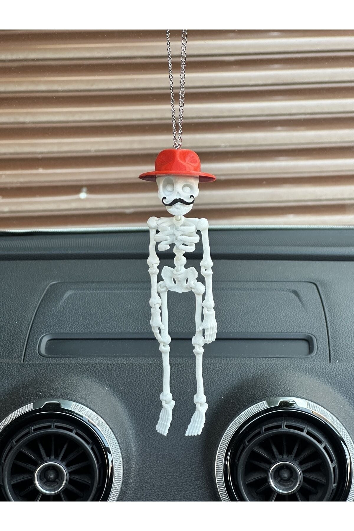 Ispanyol Bıyıklı Ve Fötr Şapkalı Iskelet Dikiz Ayna Süsü (şapka Kırmızı Iskelet Beyaz)