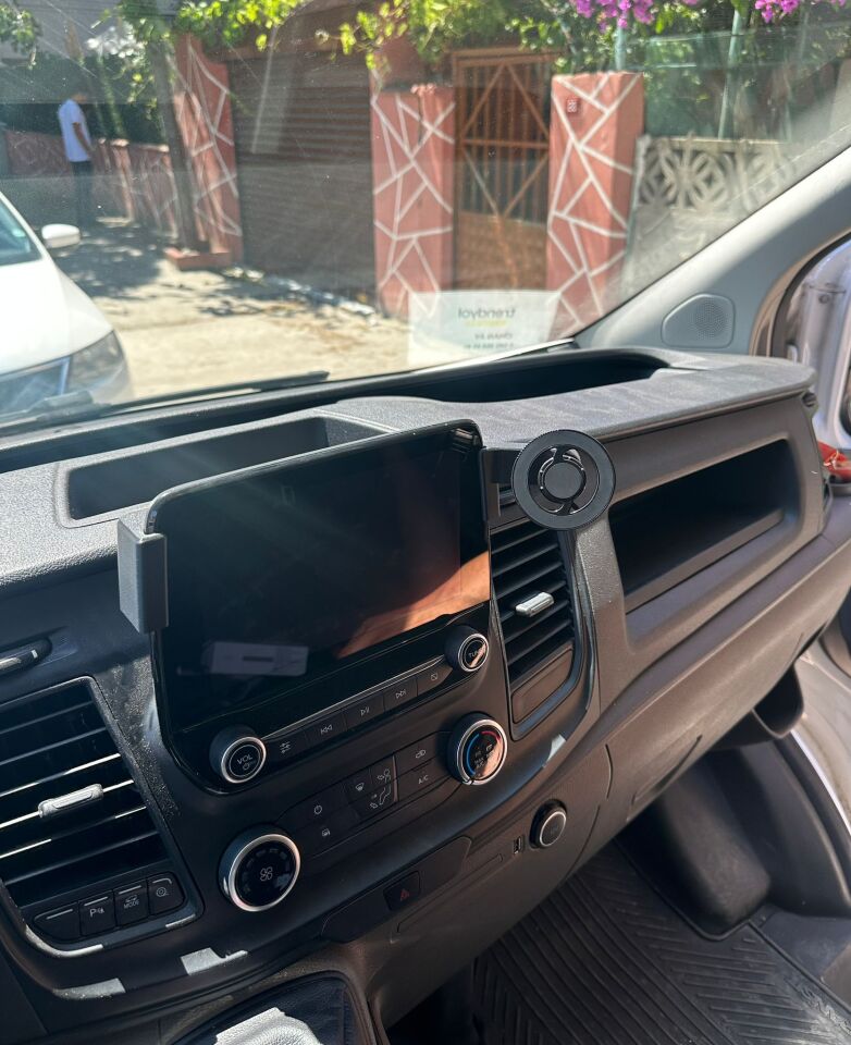 Ford Transit Custom 2018-2023 Ekranlı Modeller için Magsafe Telefon Tutucu Sağdan Çıkışlı