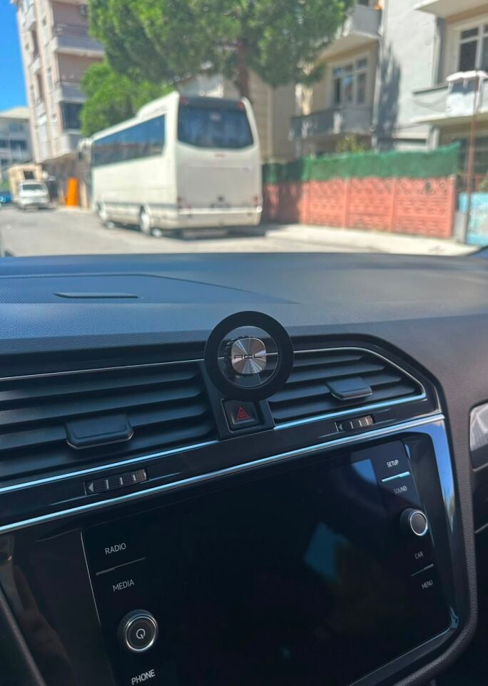 Volkswagen Tiguan Magsafe Telefon Tutucu (2016-2023 model arası uyumludur