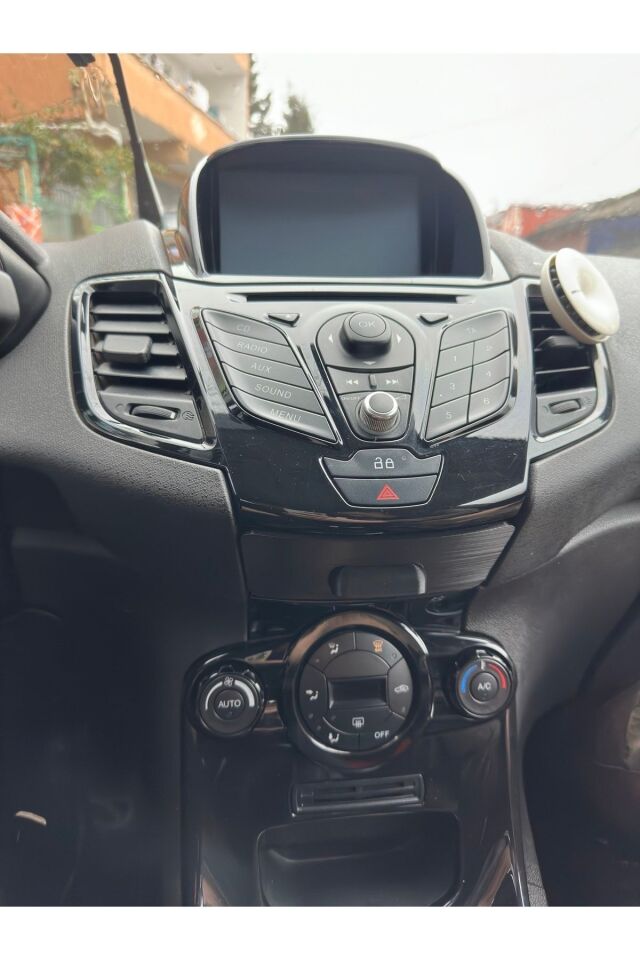 Fiesta Teyp Altı Çekmece Gözü Ve Telefon Tutaçagı (2009-2017) Modeller Arası Uyumludur