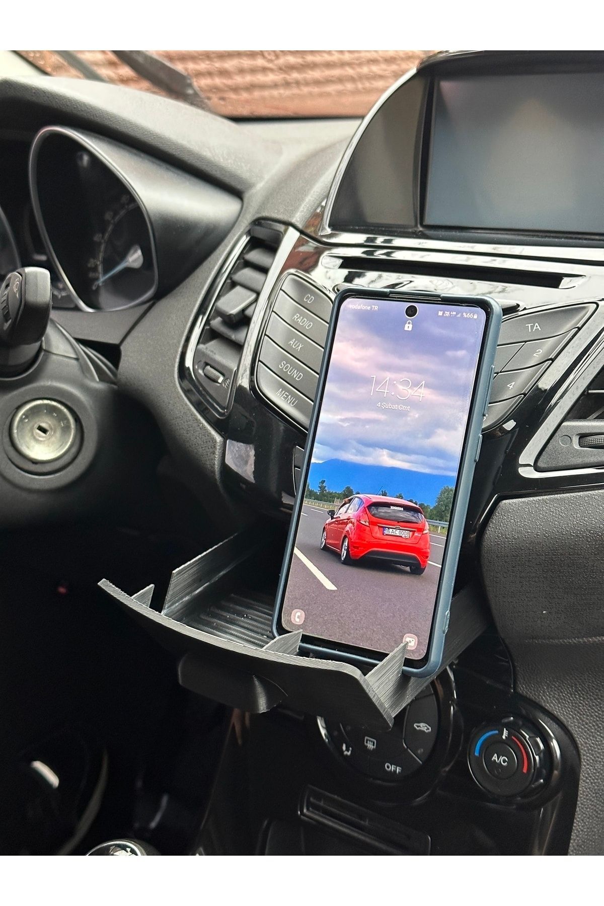 Fiesta Teyp Altı Çekmece Gözü Ve Telefon Tutaçagı (2009-2017) Modeller Arası Uyumludur