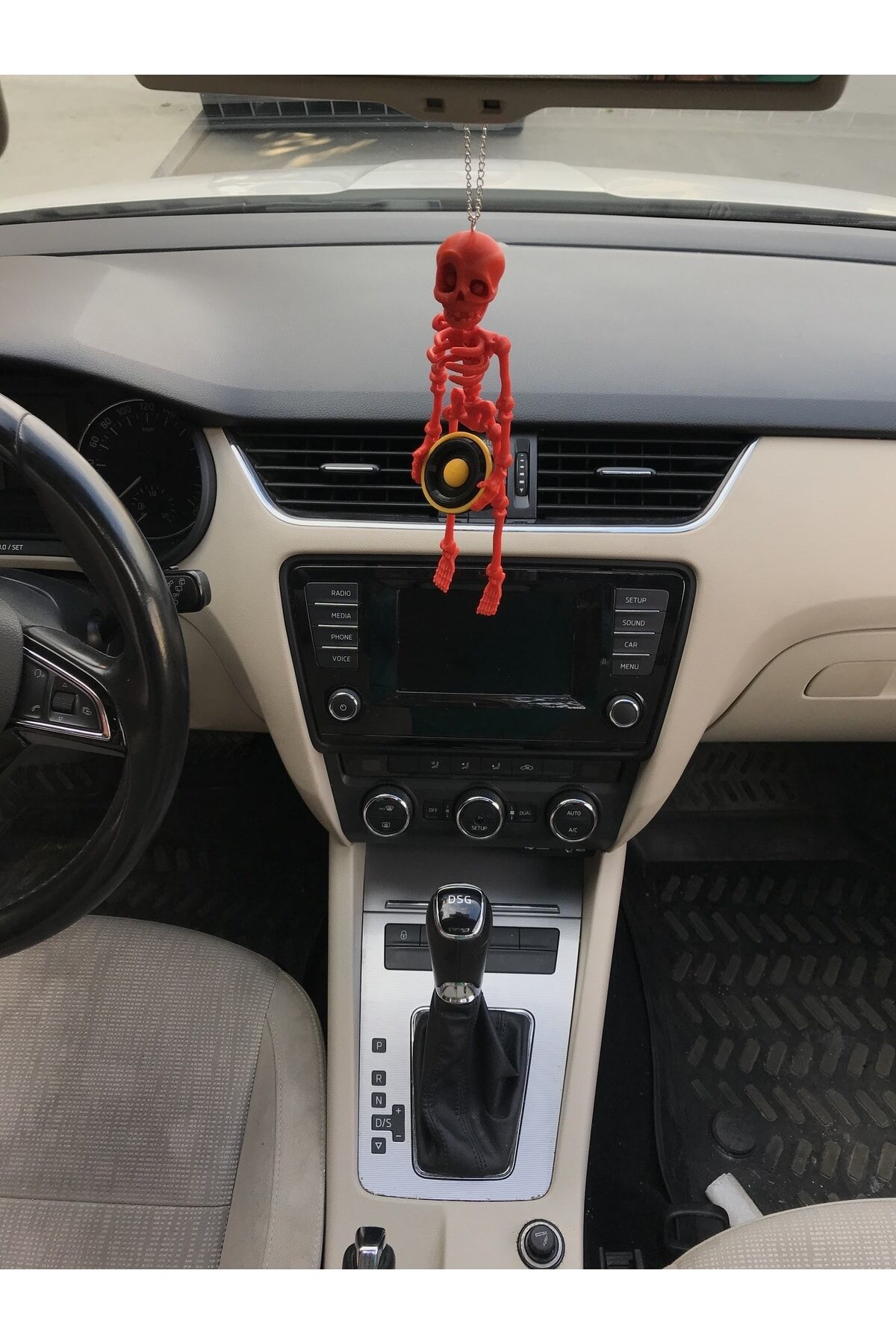 Bass Tutan Iskelet Ayna Süsü (kırmzı Iskelet Sarı Bass)