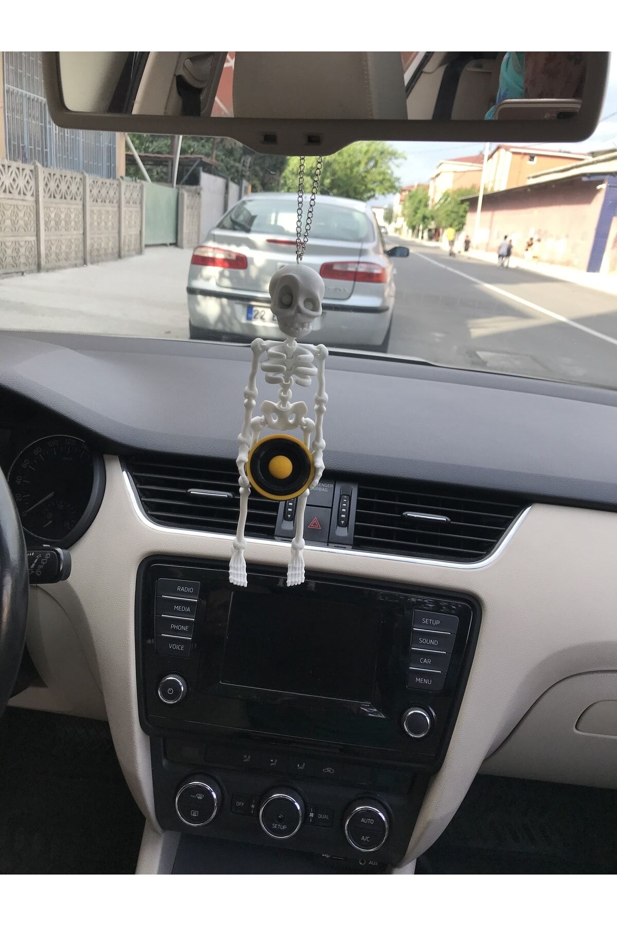 Bass Tutan Iskelet Ayna Süsü (beyaz Iskelet Sarı Bass)