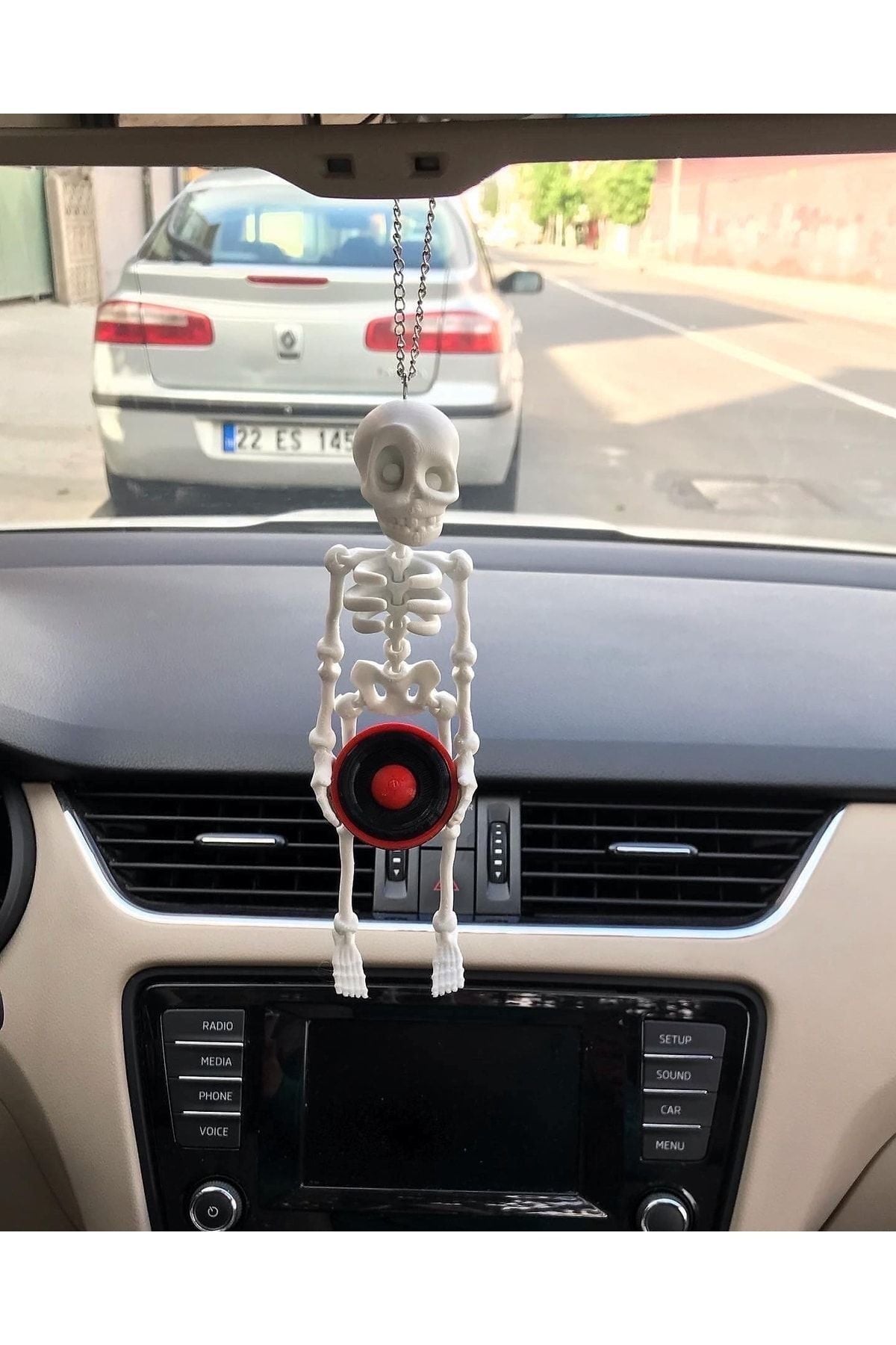 Bass Tutan Iskelet Ayna Süsü (beyaz Iskelet Kırmızı Bass)