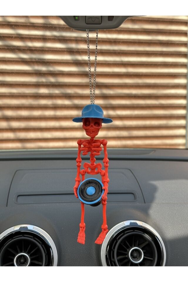 Fötr Şapkalı Bass Tutan Iskelet Ayna Süsü ( Lskelet Kırmızı Bass Ve Şapka Mavi)