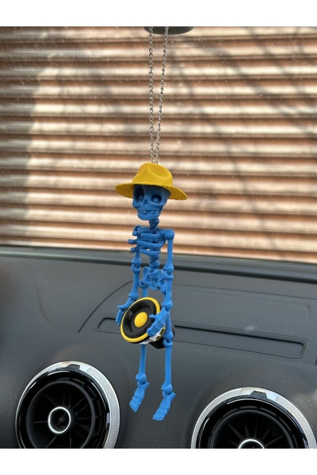 Fötr Şapkalı Bass Tutan Iskelet Ayna Süsü ( Lskelet Mavi Bass Ve Şapka Sarı)