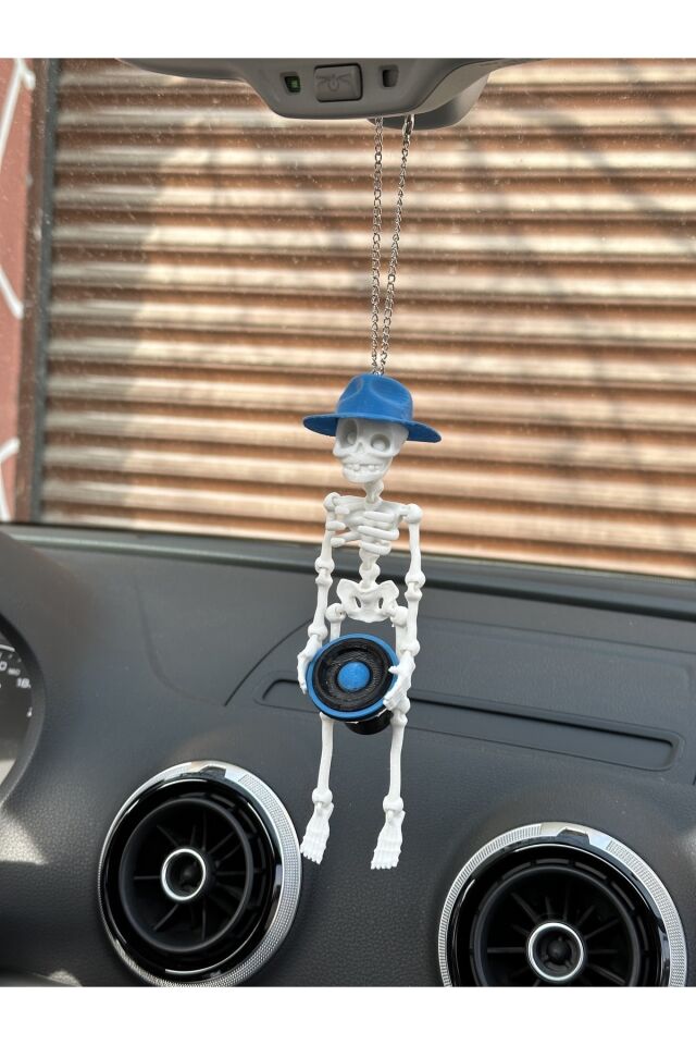 Fötr Şapkalı Bass Tutan Iskelet Ayna Süsü ( Lskelet Beyaz Bass Ve Şapka Mavi)