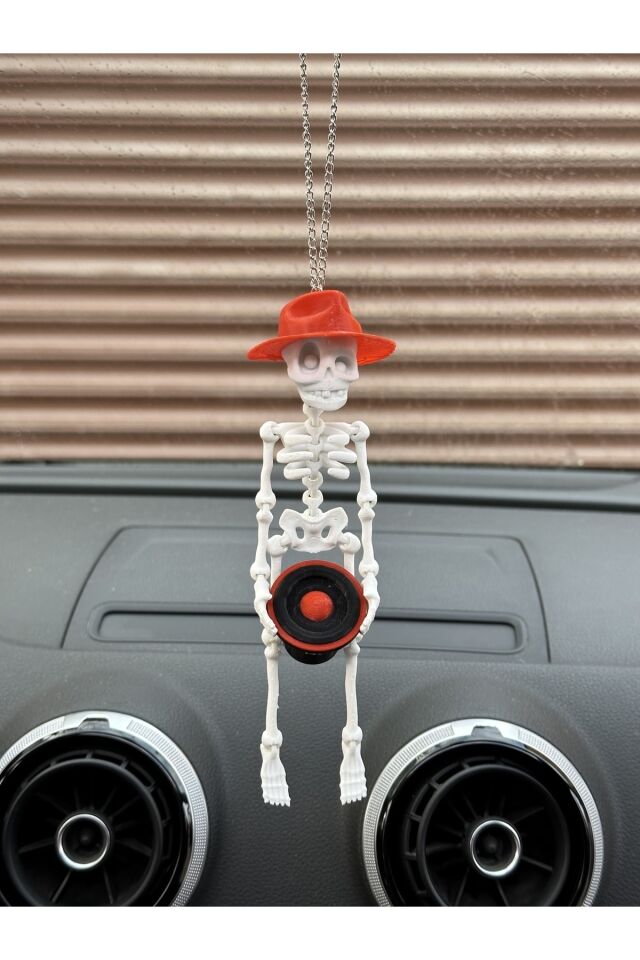 Fötr Şapkalı Bass Tutan Iskelet Ayna Süsü ( Lskelet Beyaz Bass Ve Şapka Kırmızı)
