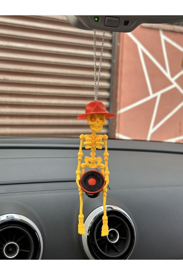 Fötr Şapkalı Bass Tutan Iskelet Ayna Süsü ( Lskelet Sarı Bass Ve Şapka Kırmızı)