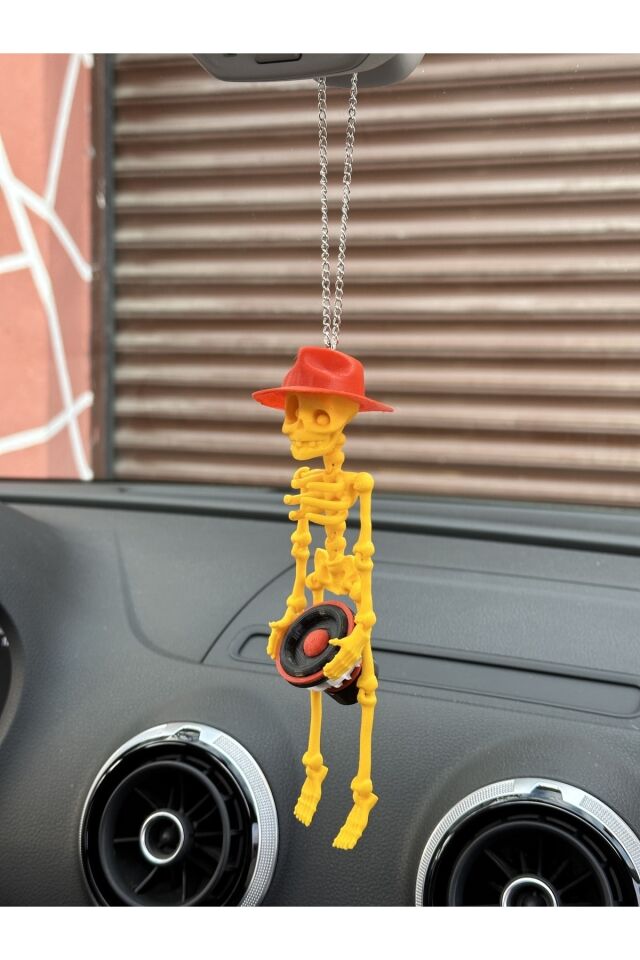 Fötr Şapkalı Bass Tutan Iskelet Ayna Süsü ( Lskelet Sarı Bass Ve Şapka Kırmızı)