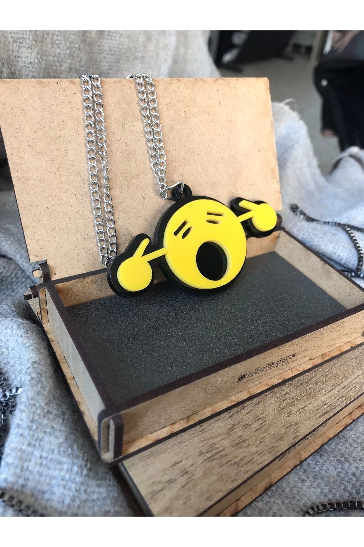 Pleksi Kulak Tıkayan Emoji Dikiz Ayna Süsü Aksesuar