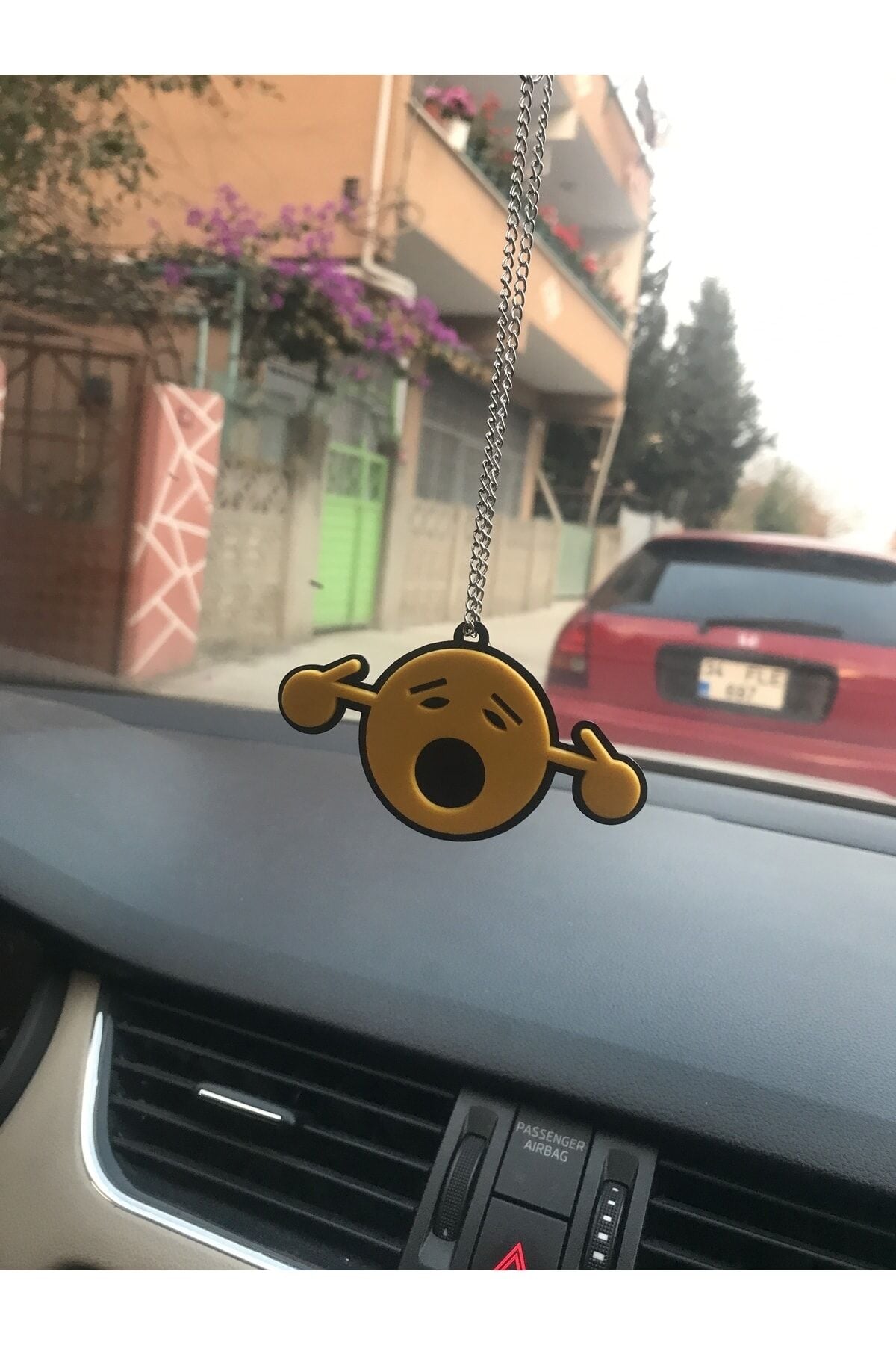 Kulaklarını Tıkayan Emoki Ayna Süsü