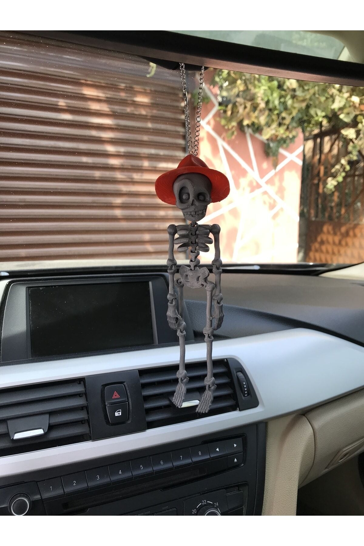 Fötr Şapkalı Iskelet Ayna Süsü( Gri Iskelet Kırmızı Şapka)