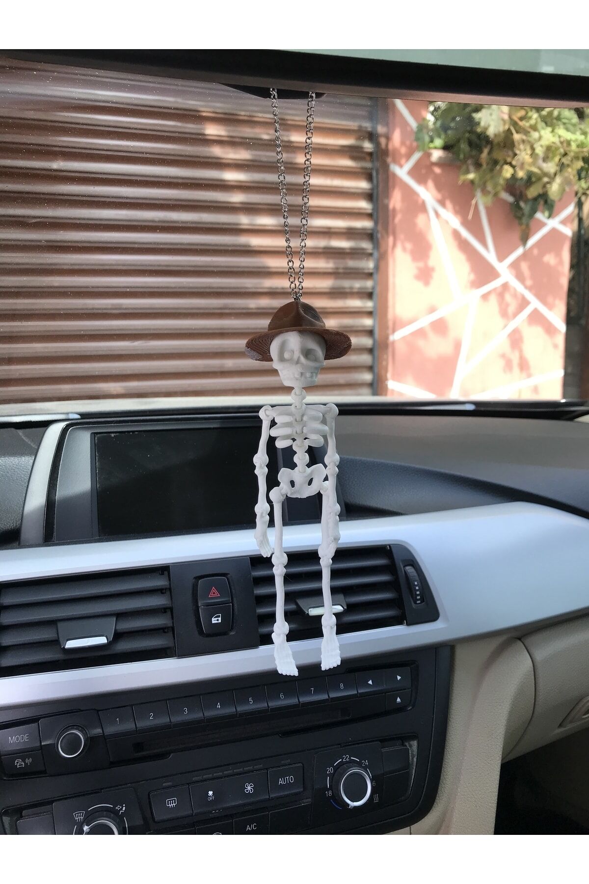 Fötr Şapkalı Iskelet Ayna Süsü( Beyaz Iskelet Kahverengi Şapka)