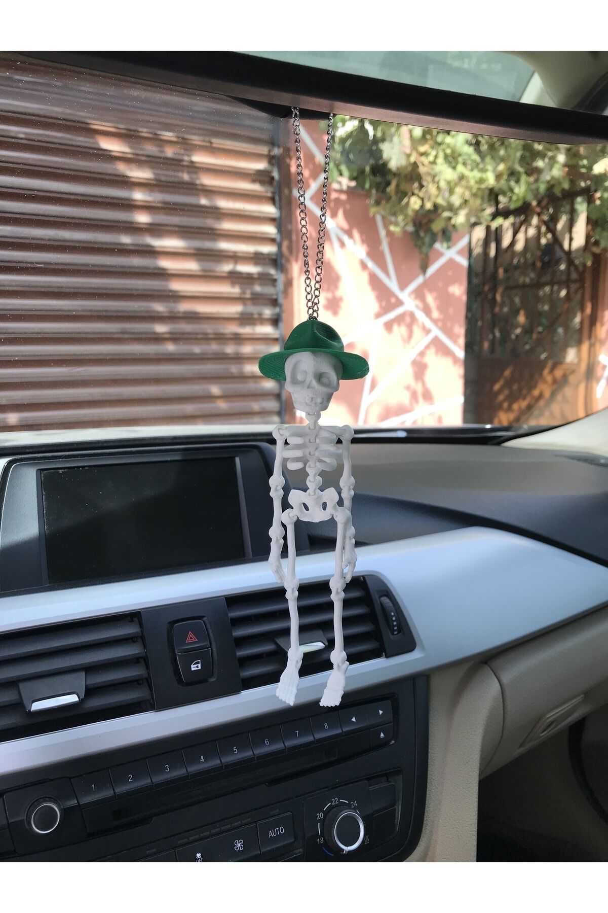 Fötr Şapkalı Iskelet Ayna Süsü( Beyaz Iskelet Yeşil Şapka)