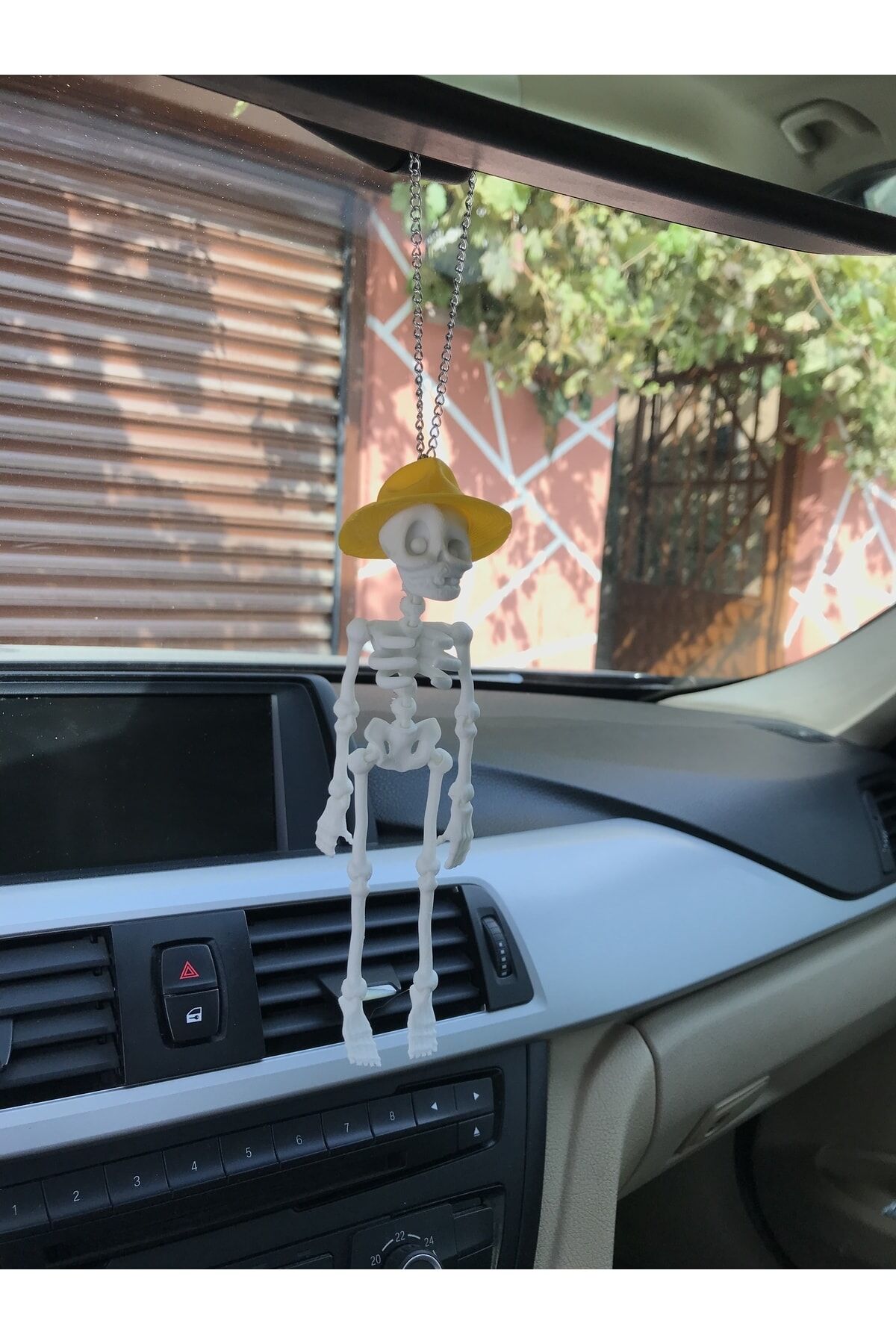 Fötr Şapkalı Iskelet Ayna Süsü( Beyaz Iskelet Sarı Şapka)