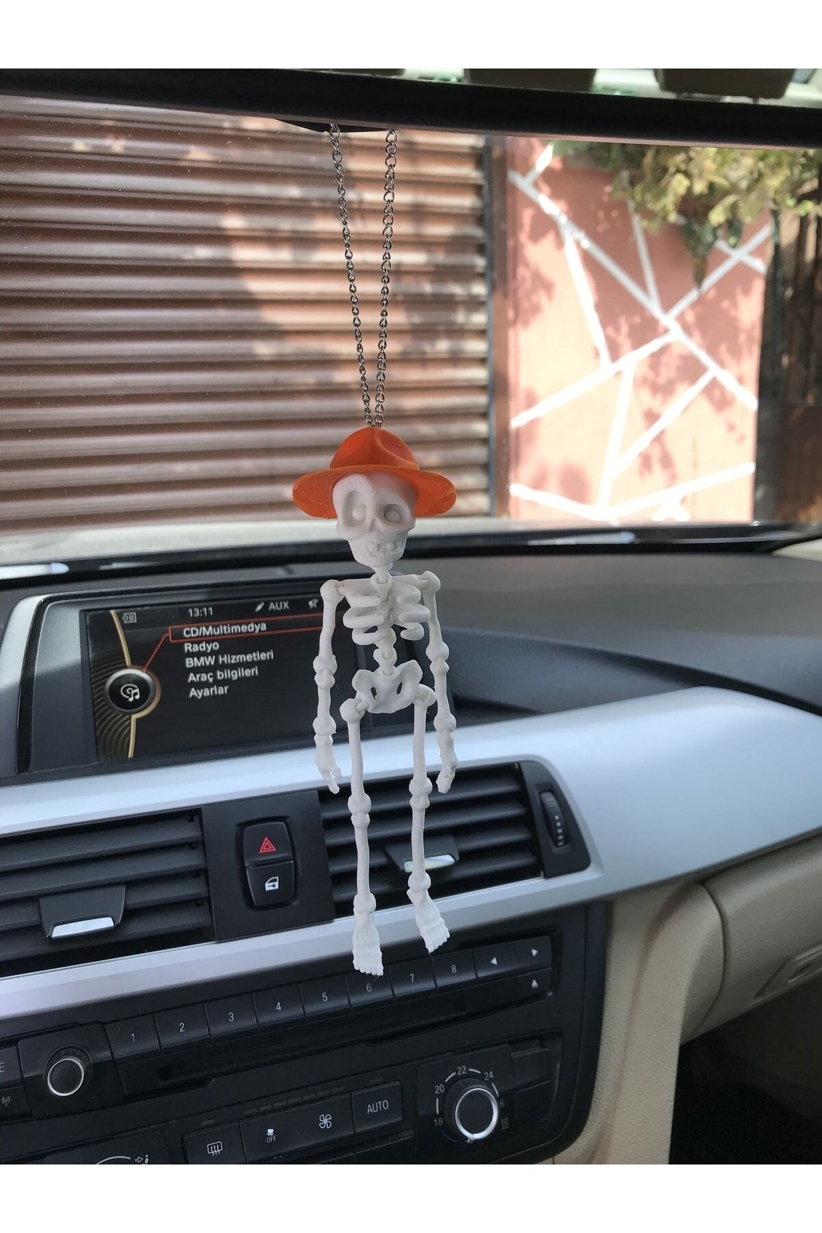 Fötr Şapkalı Iskelet Ayna Süsü(beyaz Iskelet Turuncu Şapka)