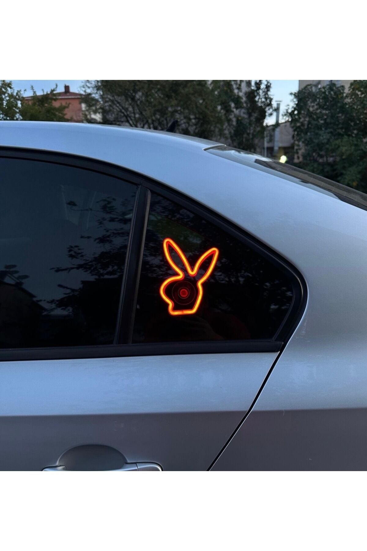 Araç içi neon led ışıklı dekor PLAYBOY (12 volt vantuzlu KIRMIZI )