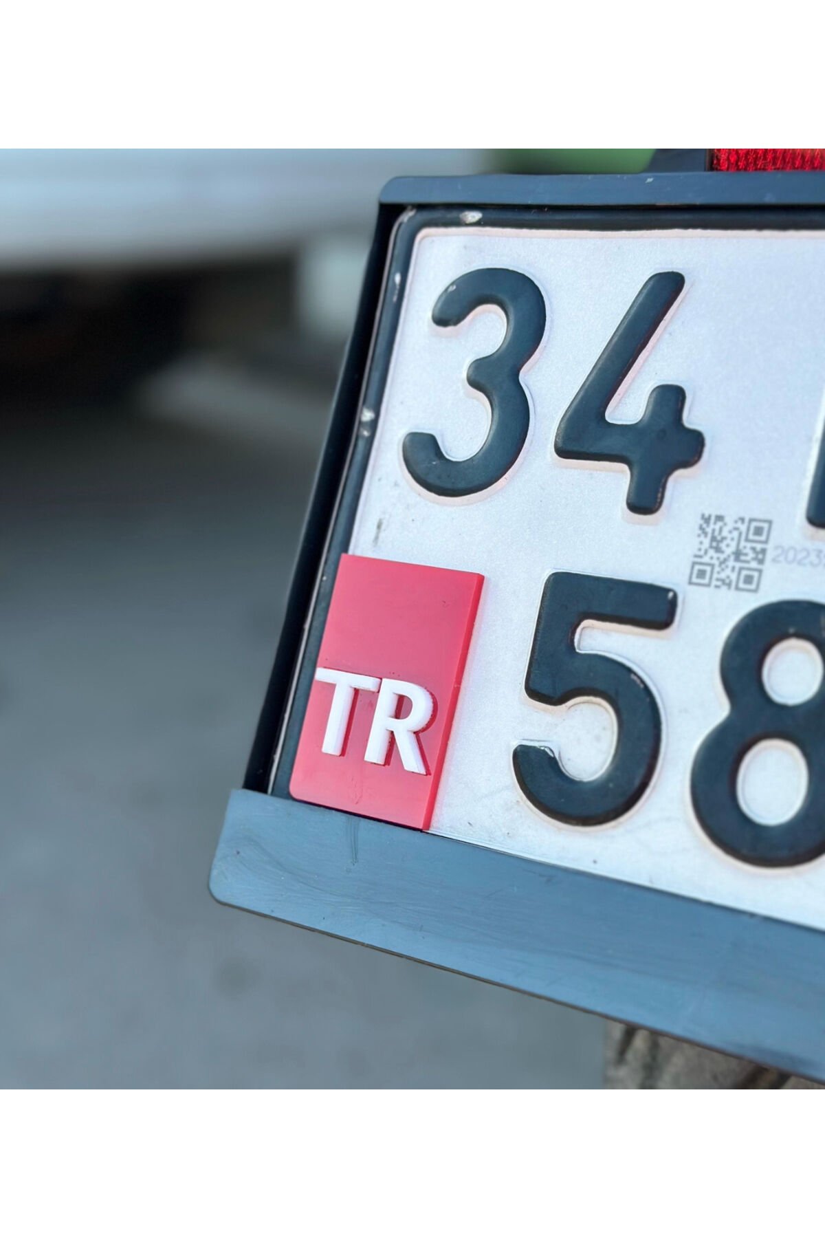 Motor Plakası İçin Tr Kırmızı Kabartmalı 1 Adet Kendinden Yapışkanlı (Motosiklet)