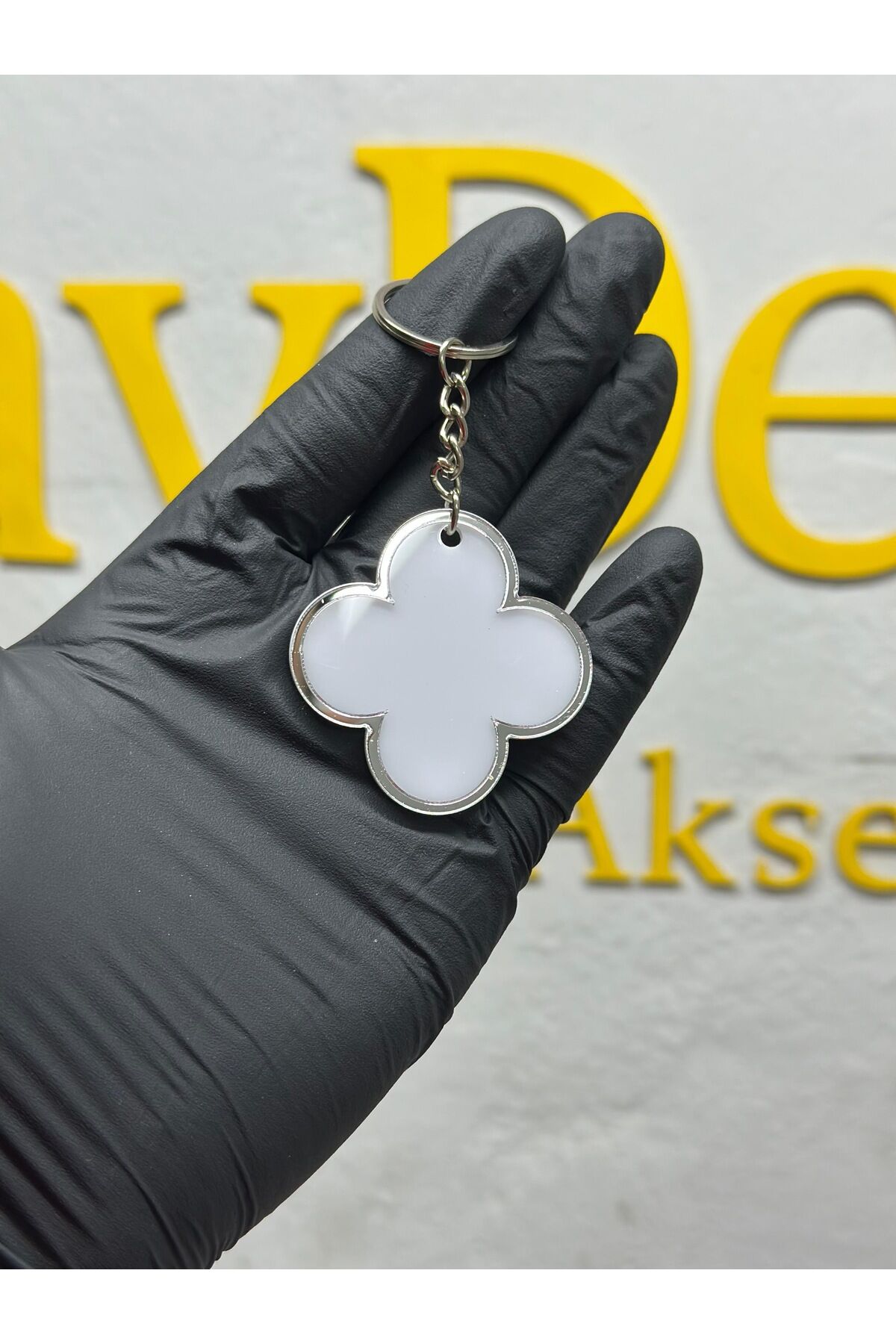 Yonca Anahtarlık(Beyaz-Krom)