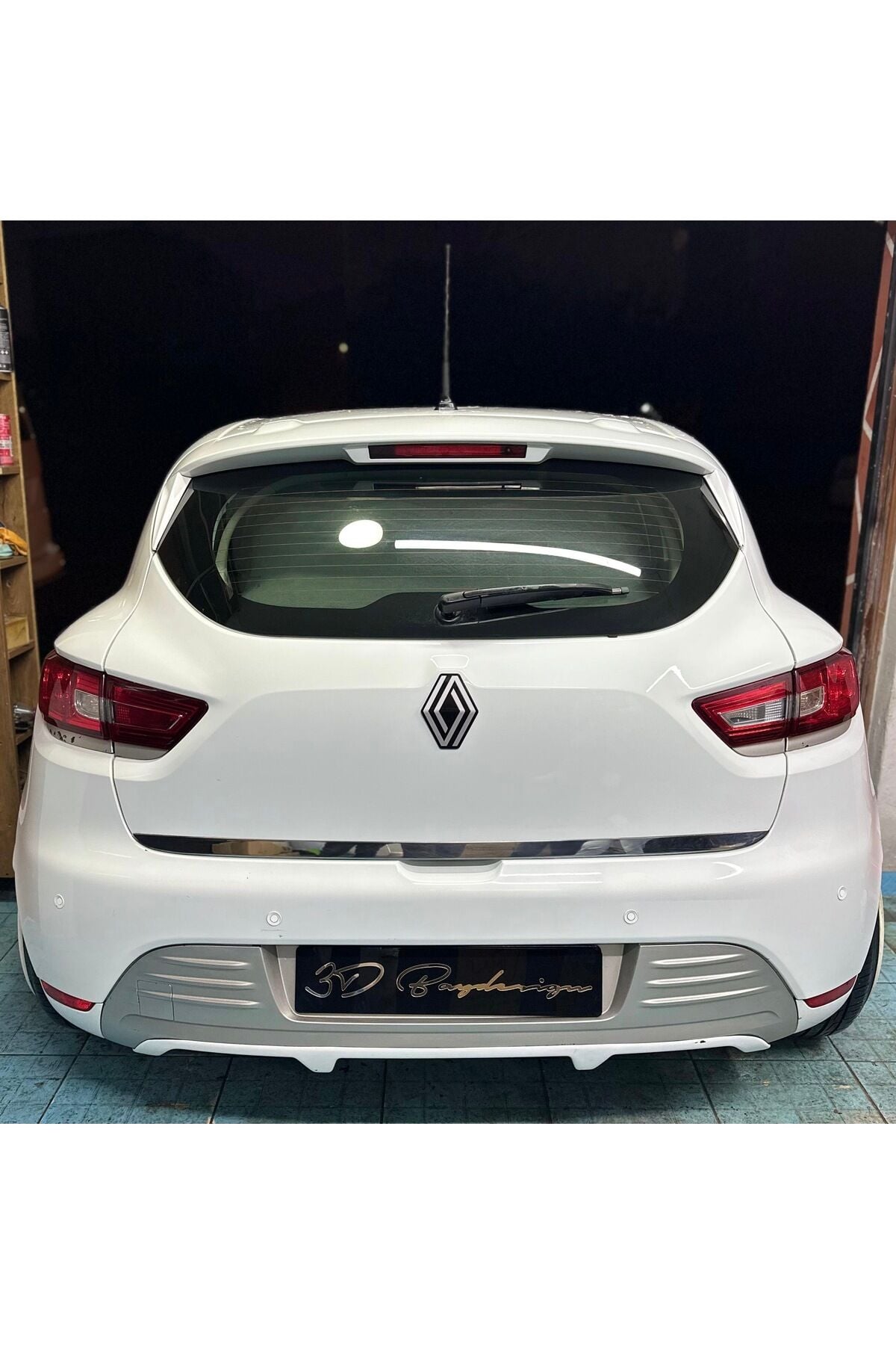 Clio 4 Yeni  Arka Amblem (Ortası Dolu)