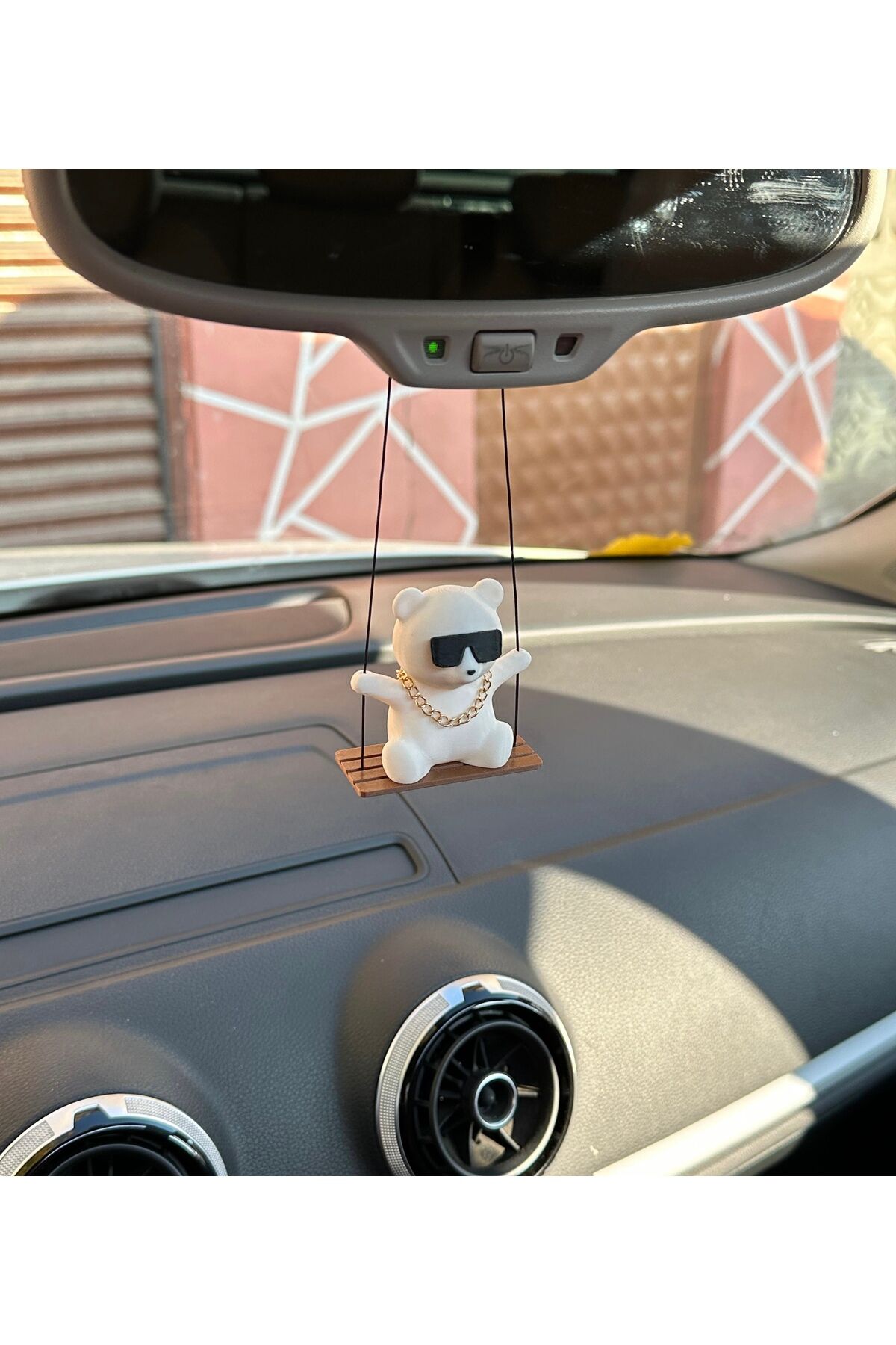 Altın Zincirli Salıncaklı Sevimli Gözlüklü Ayıcık Trend Dikiz Ayna Süsü