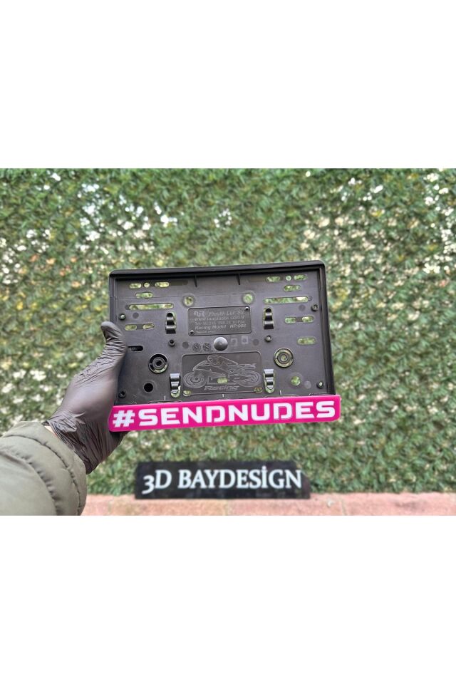 Sendnudes Motorsiklet Plakalığı