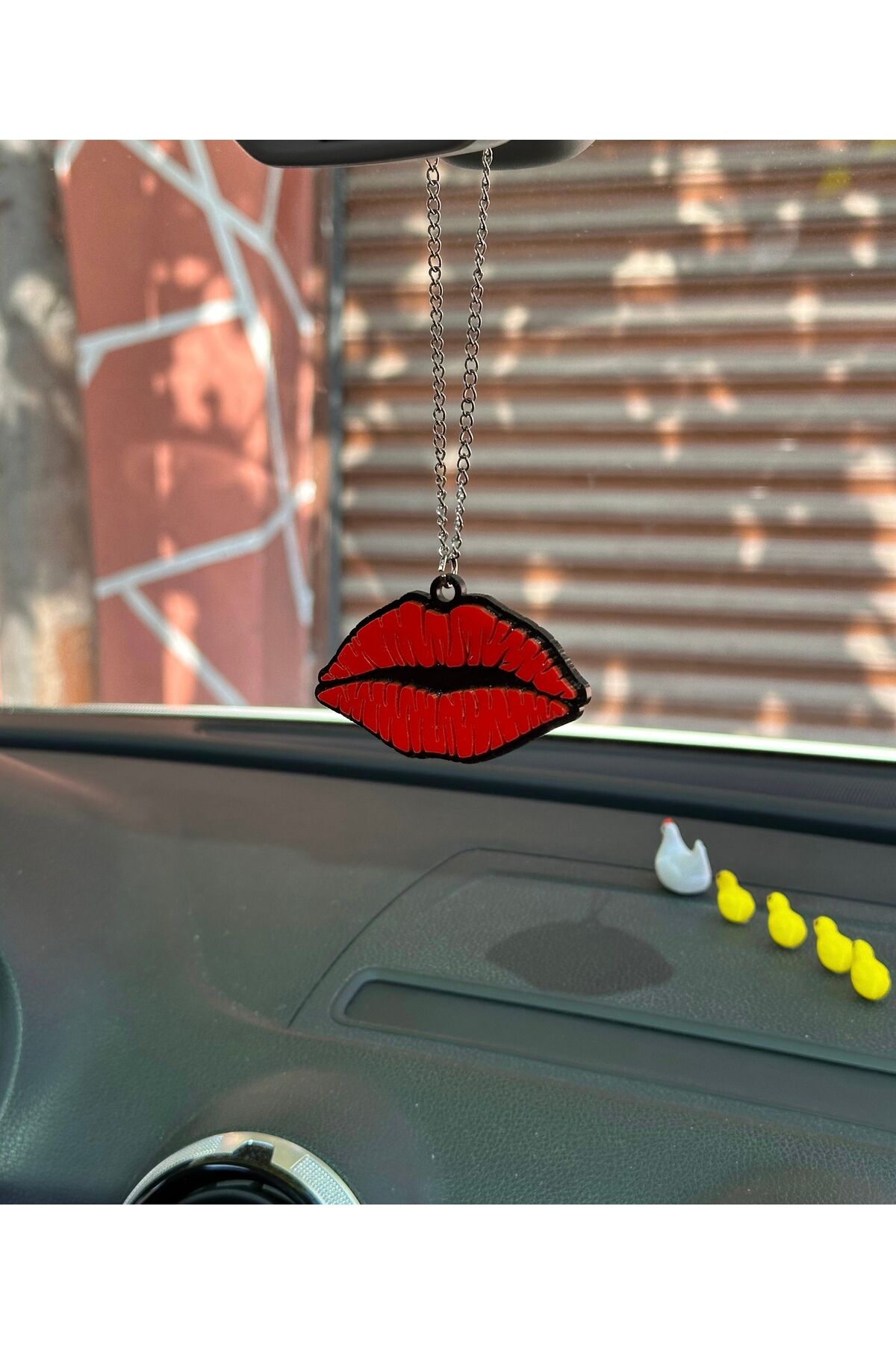 ÖPÜCÜK Dikiz Ayna Süsü (Siyah-Kırmızı)