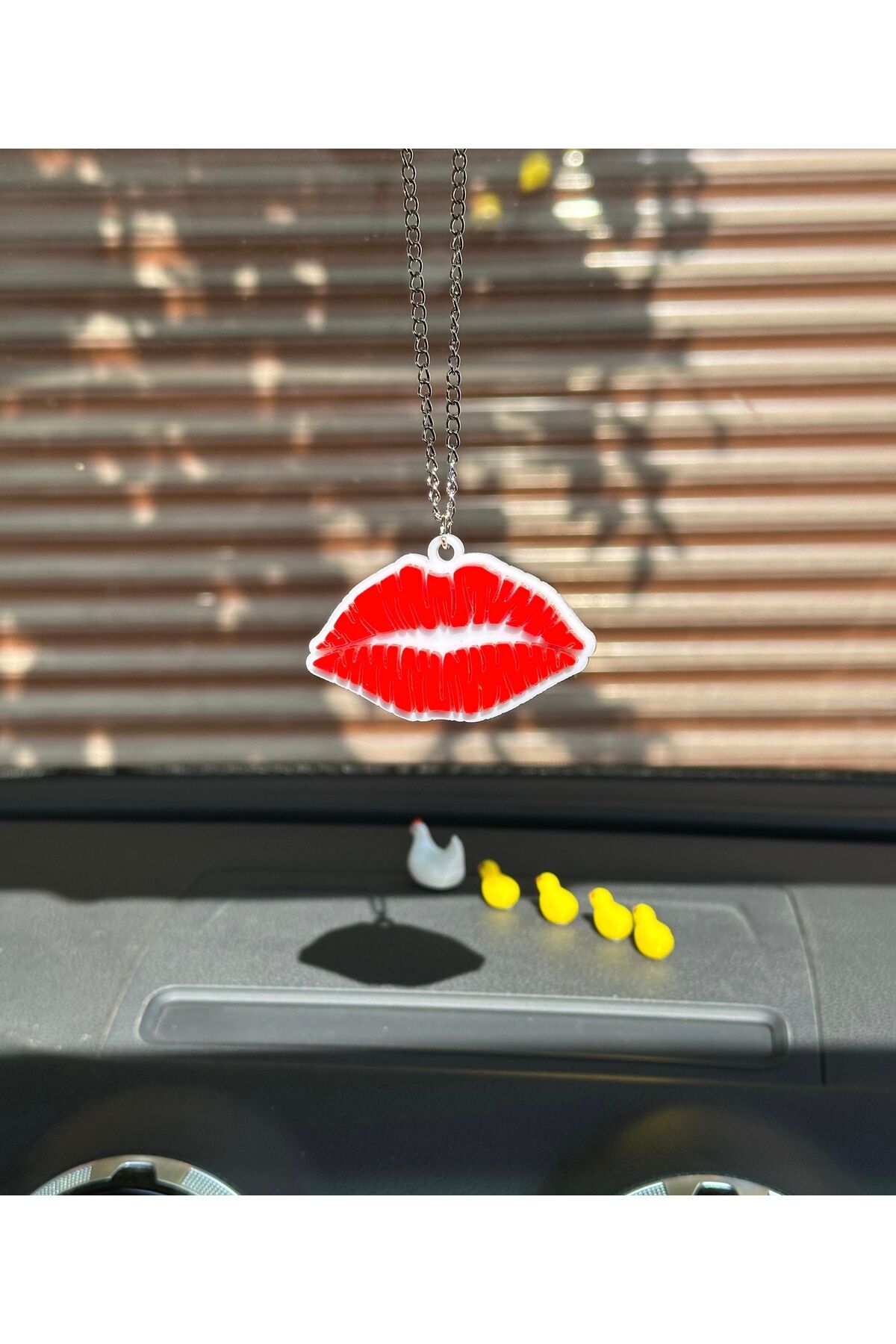 ÖPÜCÜK Dikiz Ayna Süsü (Beyaz-Kırmızı)