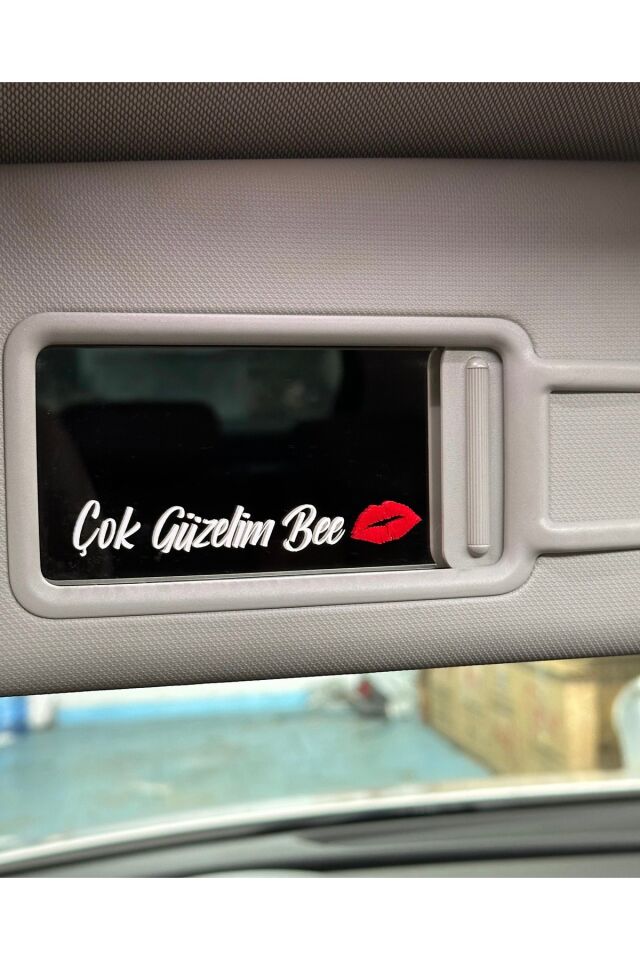 Çok Güzelim Bee Oto Makkaj Aynası Sticker (9x1.2cm)(Beyaz-Kırmızı) (1 Adet)