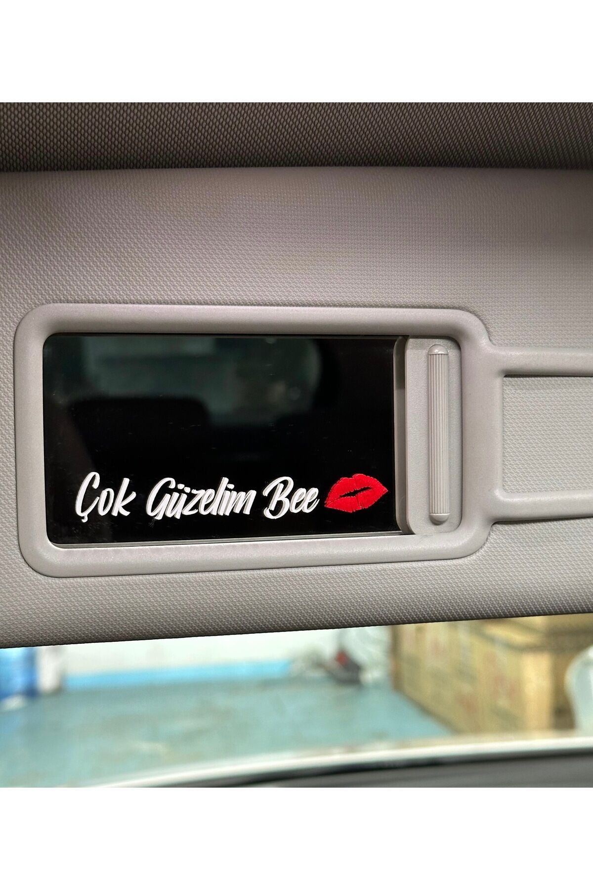 Çok Güzelim Bee Oto Makkaj Aynası Sticker (9x1.2cm)(Beyaz-Kırmızı) (1 Adet)