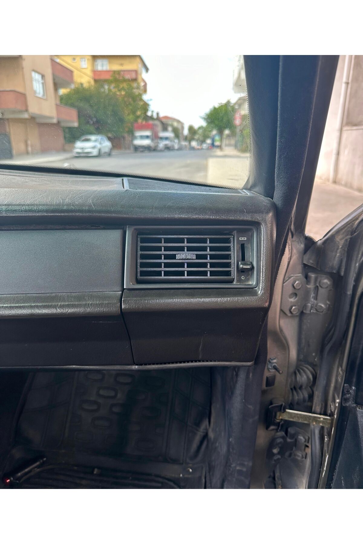 Mercedes W201 190e Sağ 1 Adet Kalorifer Izgarası (yönlendirme sabittir hareket etmez)